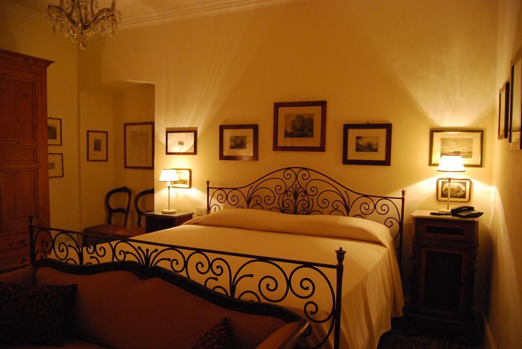 Hotel Dimora Garibaldi Castelnuovo Magra Habitación foto