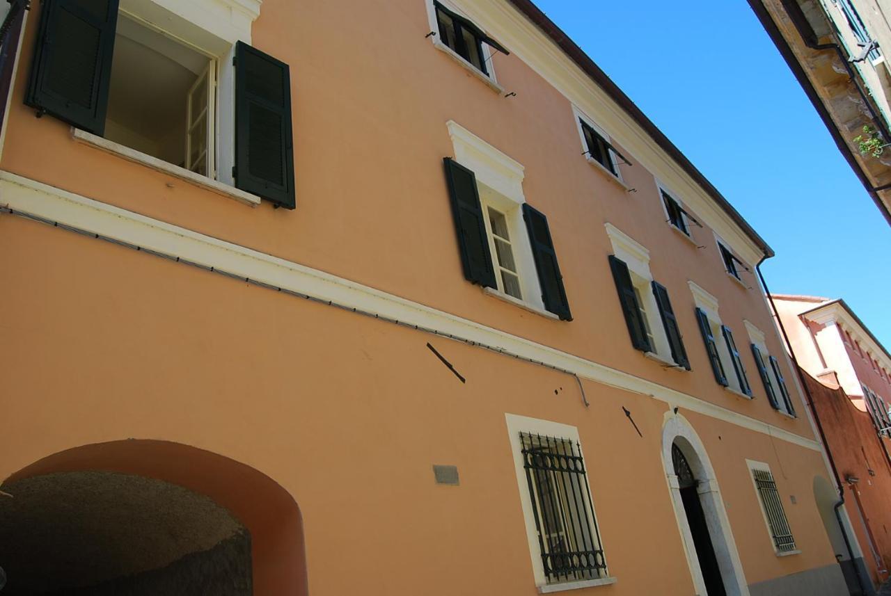 Hotel Dimora Garibaldi Castelnuovo Magra Exterior foto